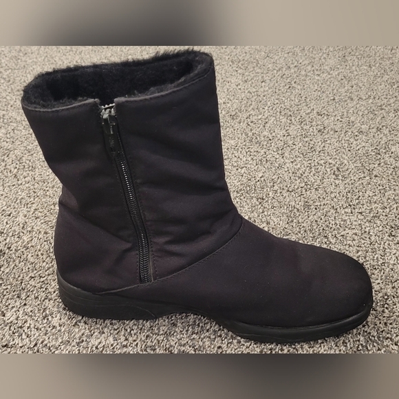 TOE WARMERS BOOTS WOMEN'S SIZE 8 BLACK WATERPROOF BOOTS - Picture 11 of 12